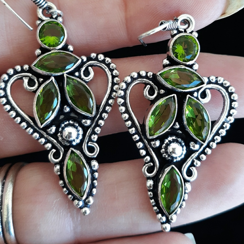 New Beautiful Peridot Silver Dangle Earrings.